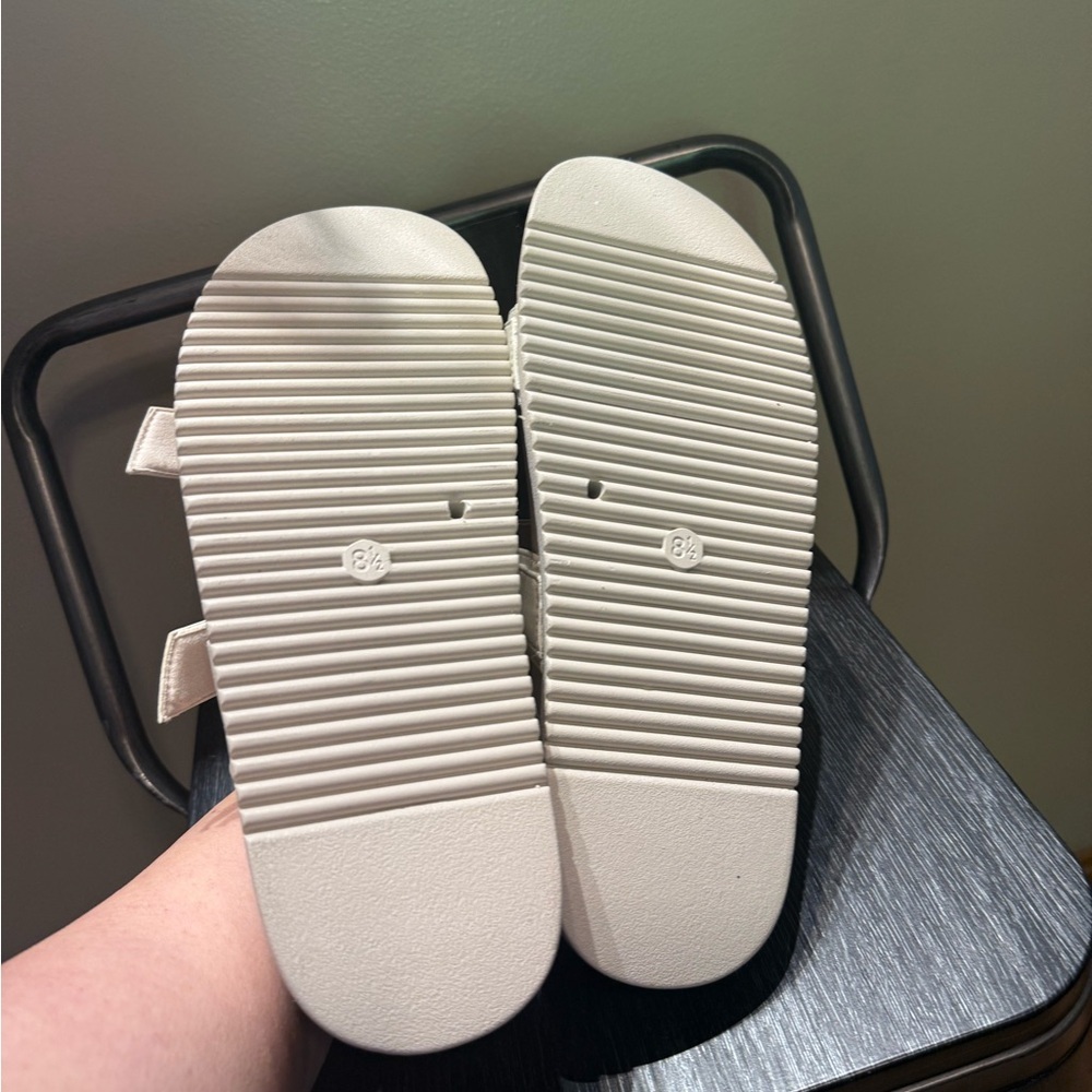 Madden Girl  Sprittz  Flat Sandal Sz 8.5 Summer Preppy - Picture 11 of 11